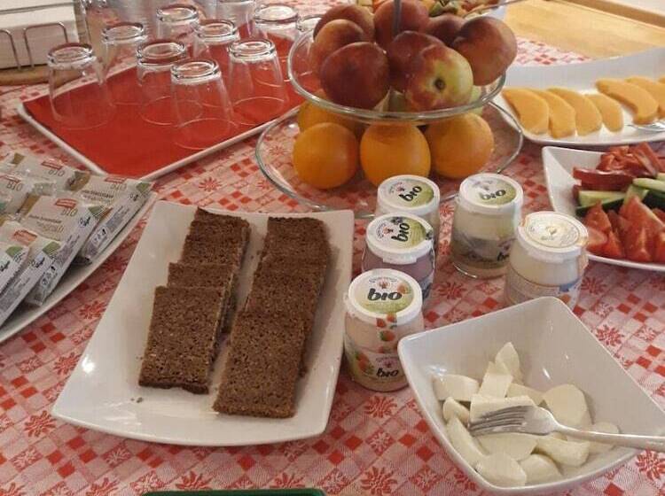 Fotos del hotel Lacromabio   & Apartments:  17