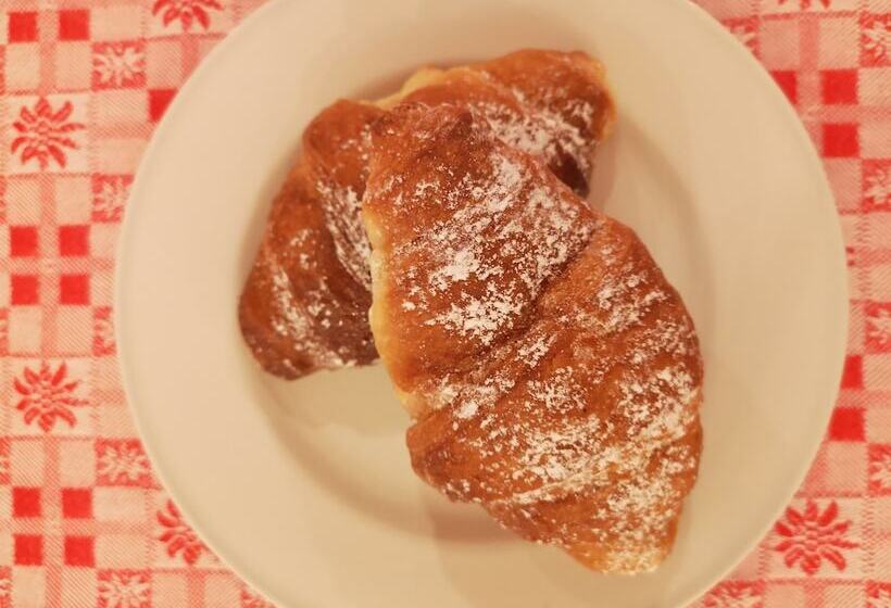 Fotos del hotel Lacromabio   & Apartments:  23