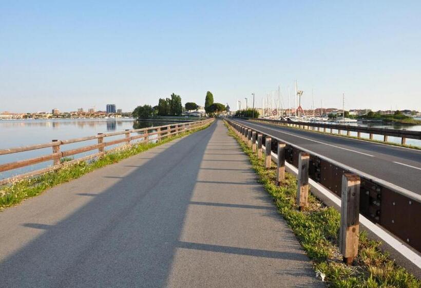 Fotos del hotel Lacromabio   & Apartments:  16