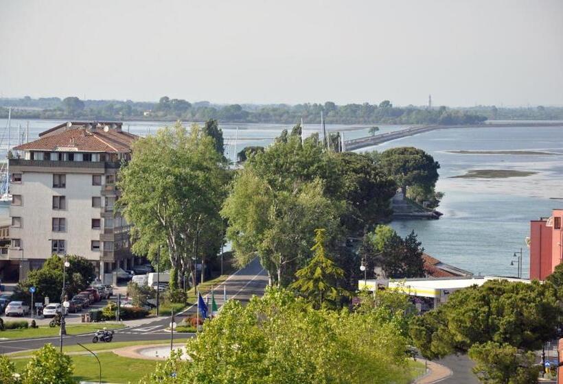 Fotos del hotel Lacromabio   & Apartments:  13