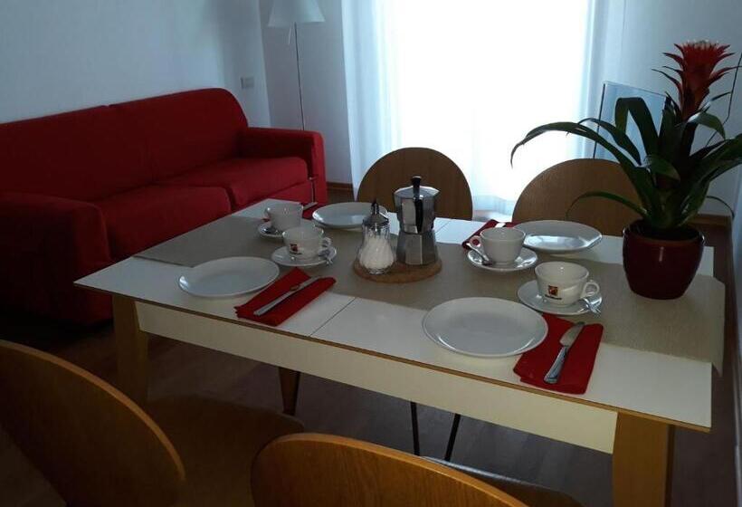 Fotos del hotel Lacromabio   & Apartments:  10