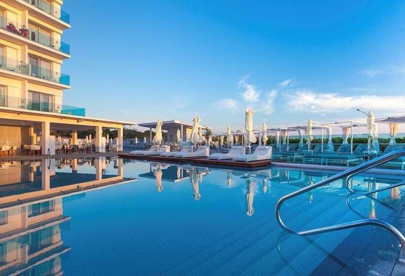 The Blue Ivy Hotel & Suites