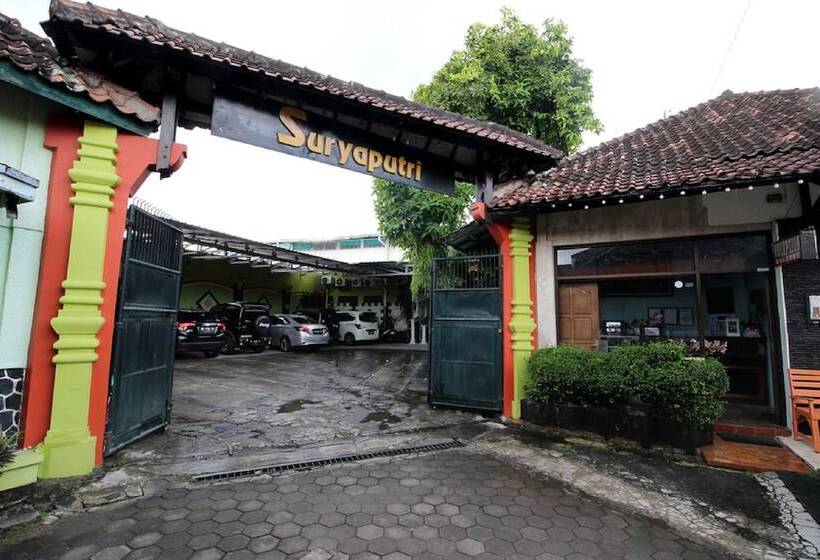 Fotos del hotel Reddoorz Plus Syariah Near Lempuyangan Station 3:  9