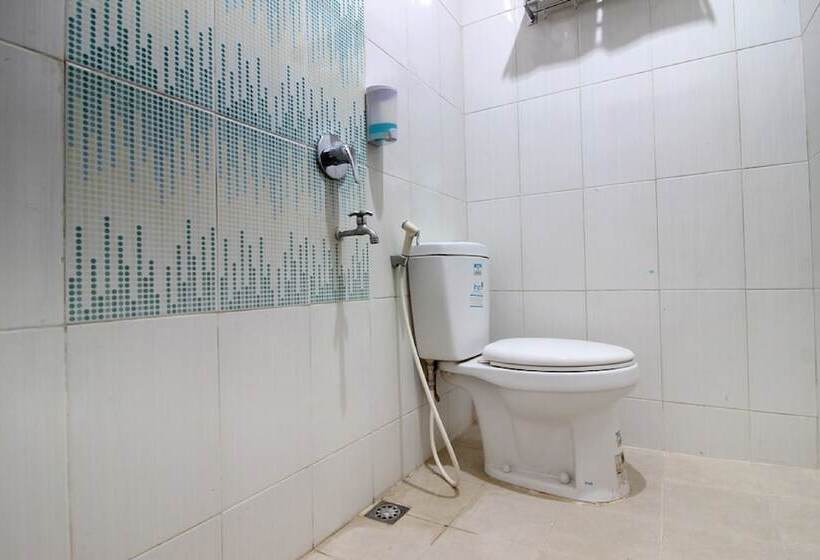 Fotos del hotel Reddoorz Plus Syariah Near Lempuyangan Station 3:  6