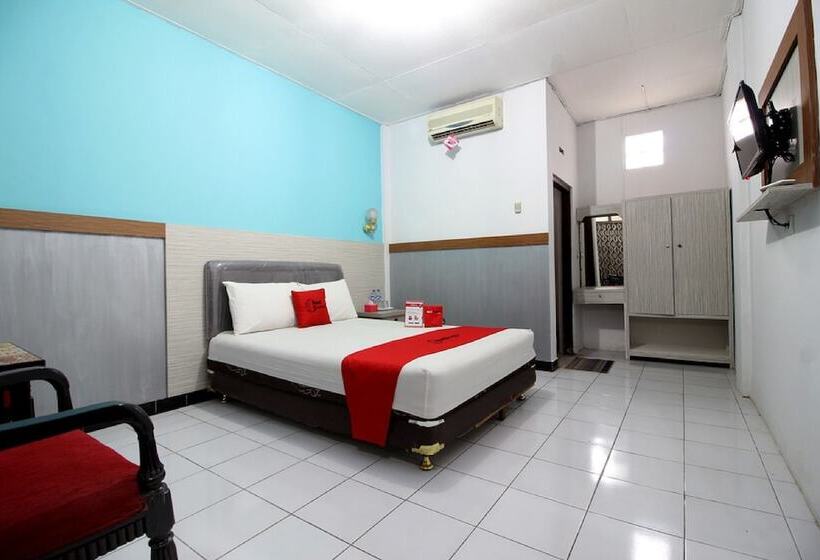 Fotos del hotel Reddoorz Plus Syariah Near Lempuyangan Station 3:  11