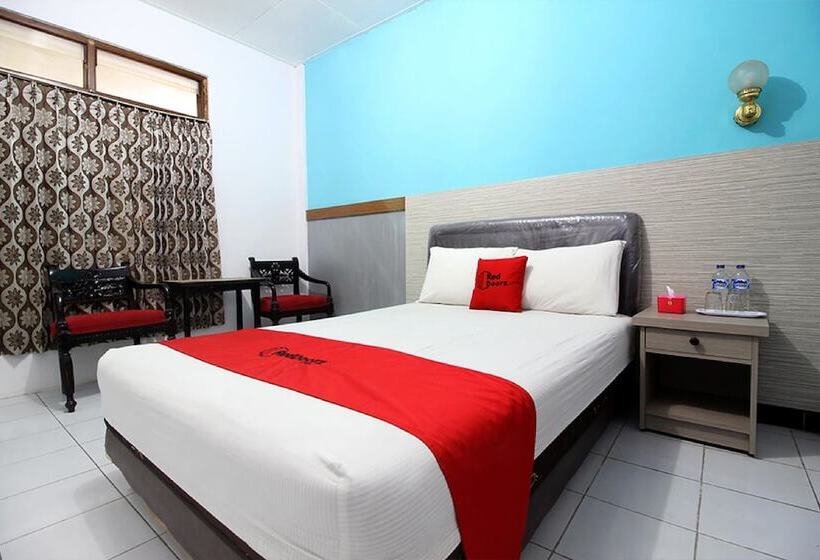 Fotos del hotel Reddoorz Plus Syariah Near Lempuyangan Station 3:  13