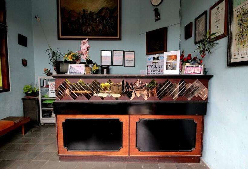 Fotos del hotel Reddoorz Plus Syariah Near Lempuyangan Station 3:  10