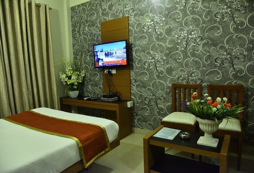 Fotos del hotel Zaith Residency Near Us Consulate & Apollo Hospitals:  14