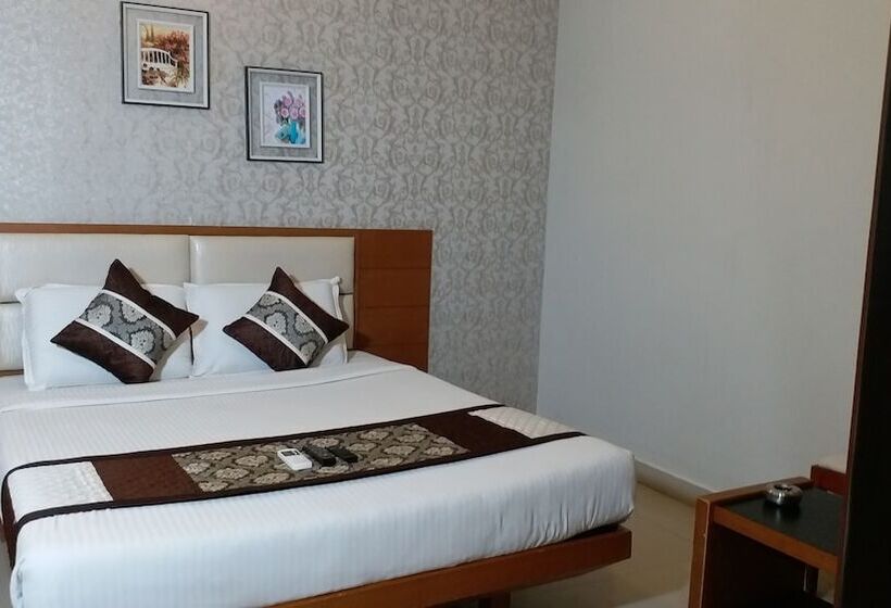 Fotos del hotel Zaith Residency Near Us Consulate & Apollo Hospitals:  12