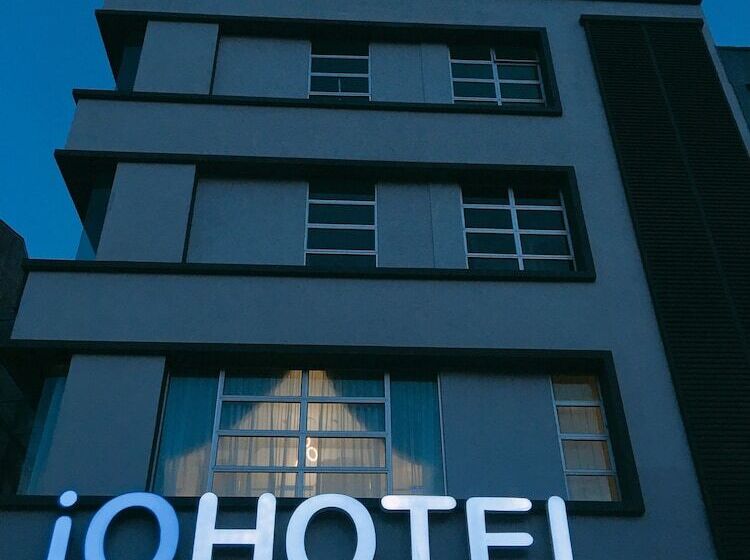 Io Hotel