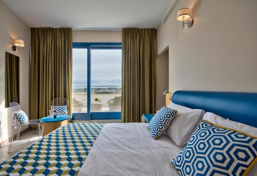 Fotos del hotel The British Suites:  14