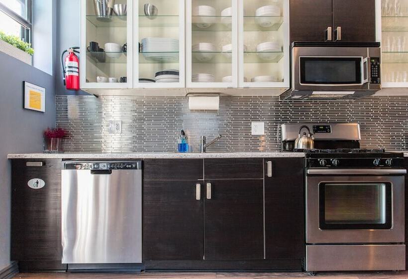 Fotos del hotel Mccormick Place Guest House:  4