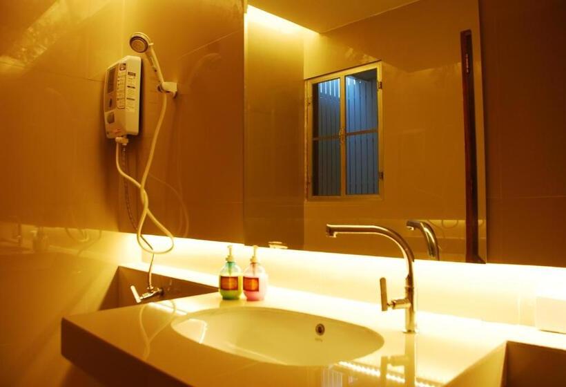 Fotos del hotel The White Elephant Home:  15