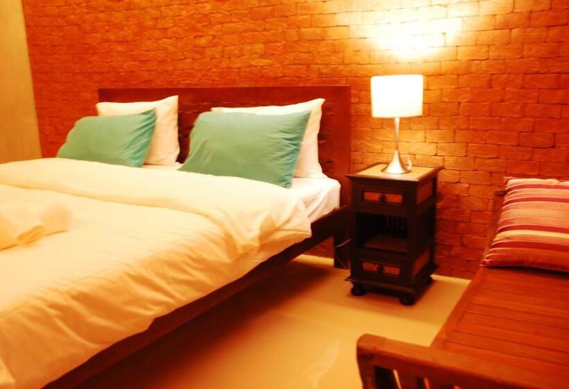 Fotos del hotel The White Elephant Home:  2