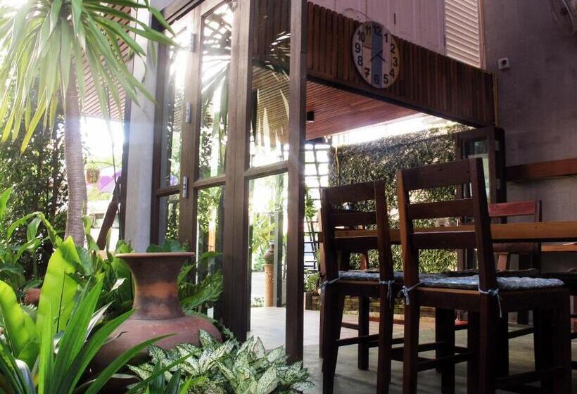 Fotos del hotel The White Elephant Home:  17