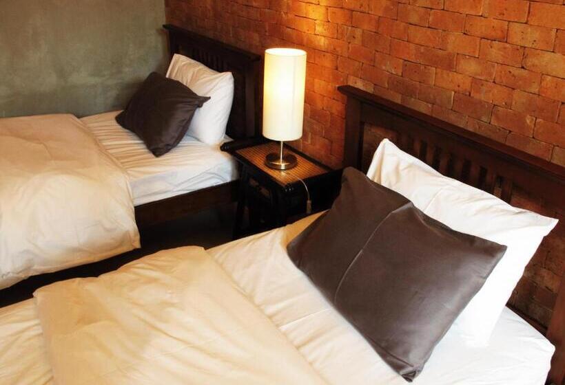 Fotos del hotel The White Elephant Home:  21