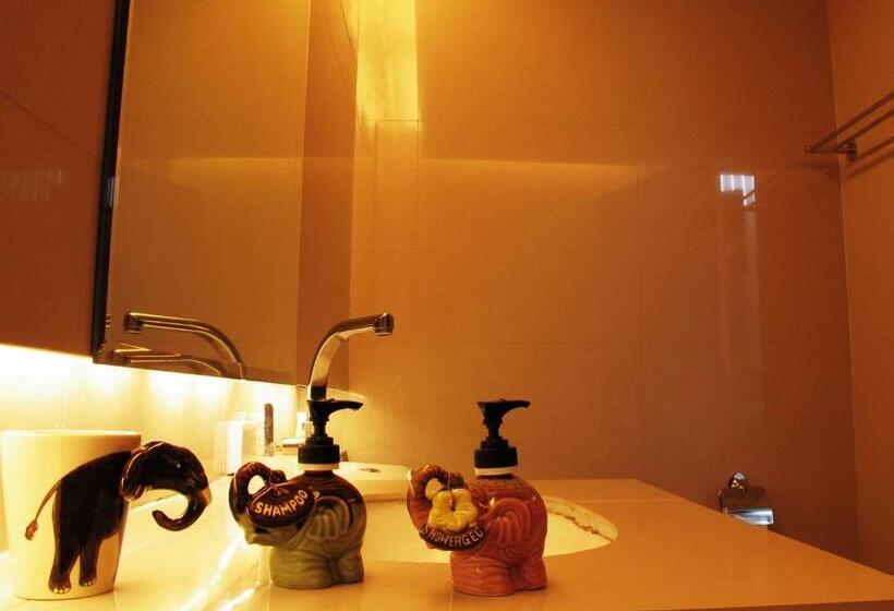 Fotos del hotel The White Elephant Home:  22