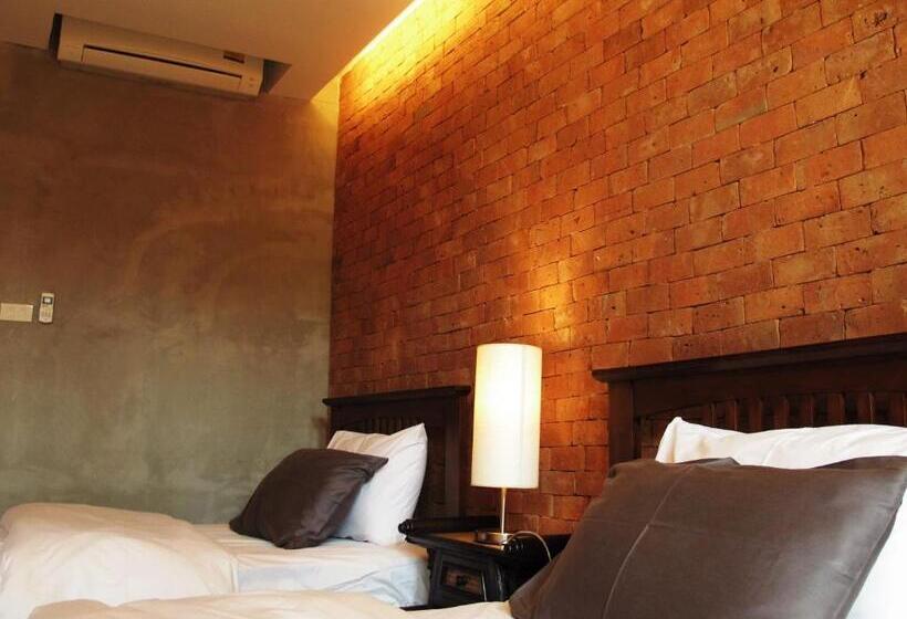 Fotos del hotel The White Elephant Home:  23