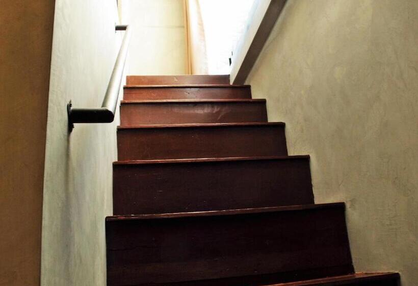 Fotos del hotel The White Elephant Home:  9