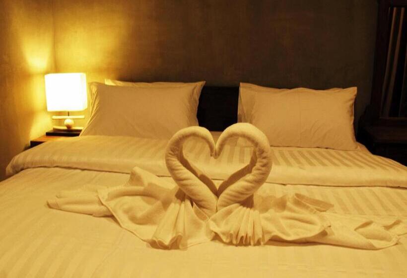 Fotos del hotel The White Elephant Home:  8