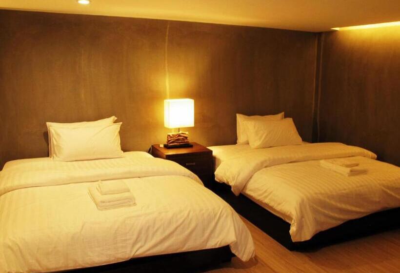 Fotos del hotel The White Elephant Home:  7