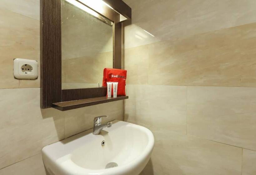 Fotos del hotel Reddoorz Plus Near Pantai Losari:  2
