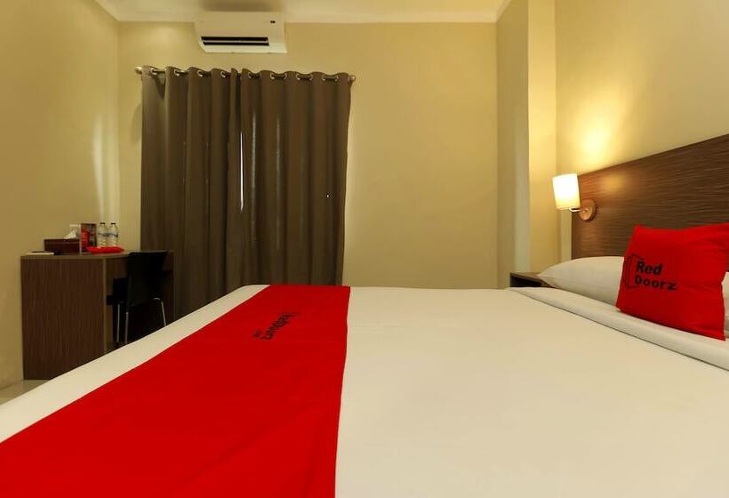 Fotos del hotel Reddoorz Plus Near Pantai Losari:  24