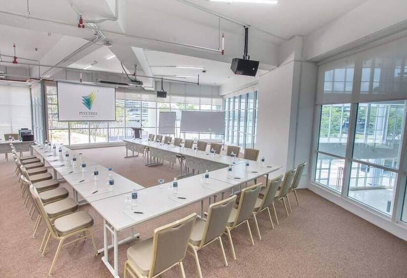 Fotos del hotel Pinetree Marina Resort:  2