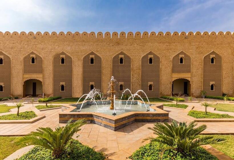 Fotos del hotel Sairafort Sarovar Portico:  2