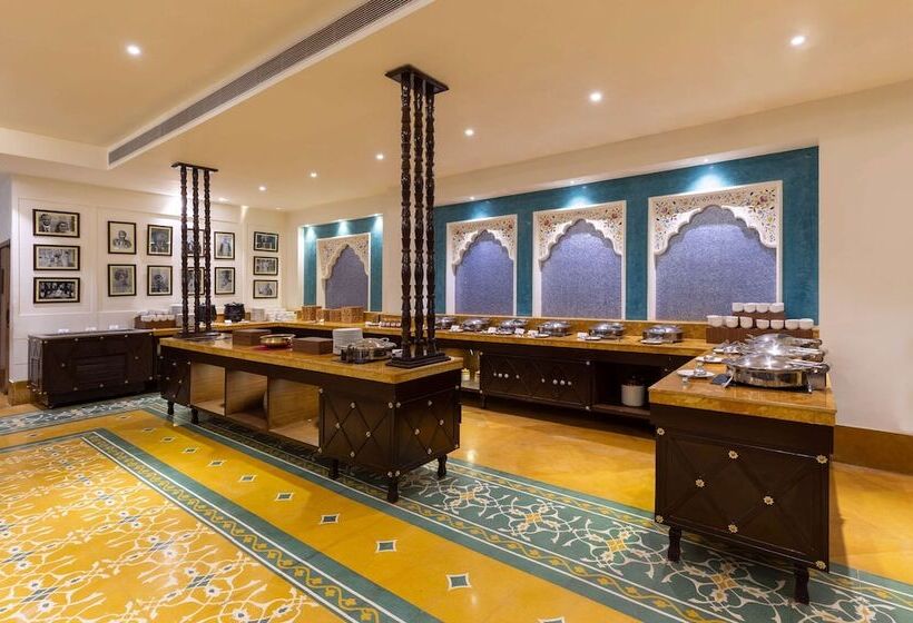 Fotos del hotel Sairafort Sarovar Portico:  11