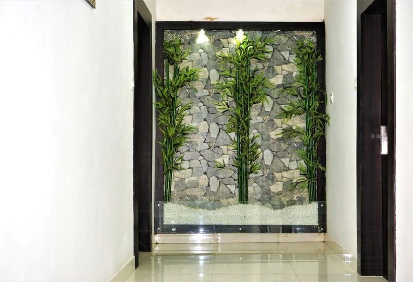 Fotos del hotel Kochi Crown:  7