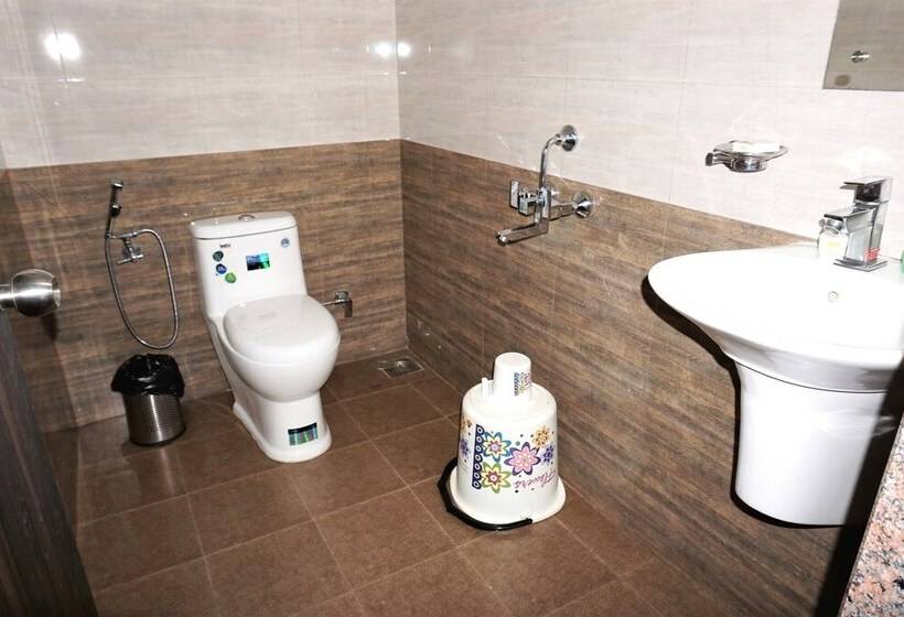 Fotos del hotel Kochi Crown:  11