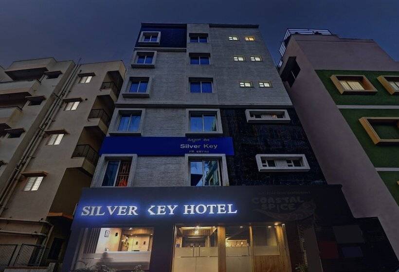 Fotos del hotel Capital O 60740 Silver Key:  2