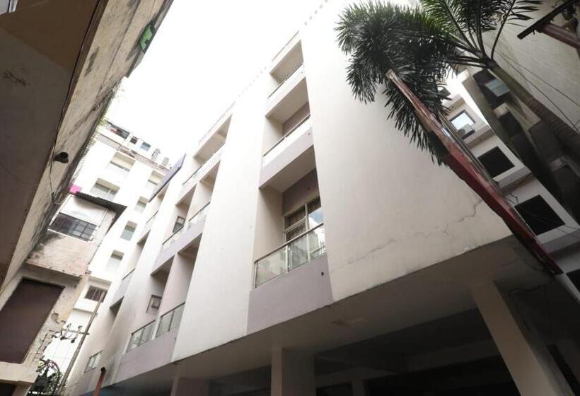 Fabexpress Global Inn Hussain Ganj