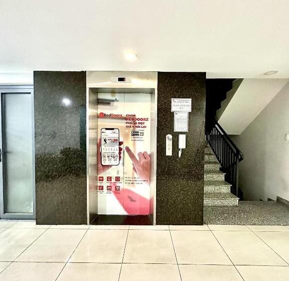 Fotos del hotel Reddoorz Plus Near Etown 2:  15