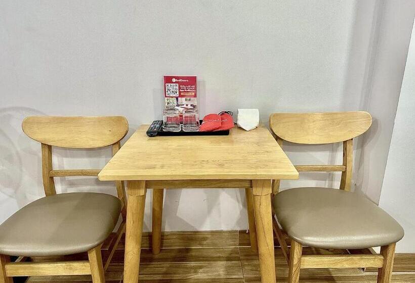 Fotos del hotel Reddoorz Plus Near Etown 2:  17