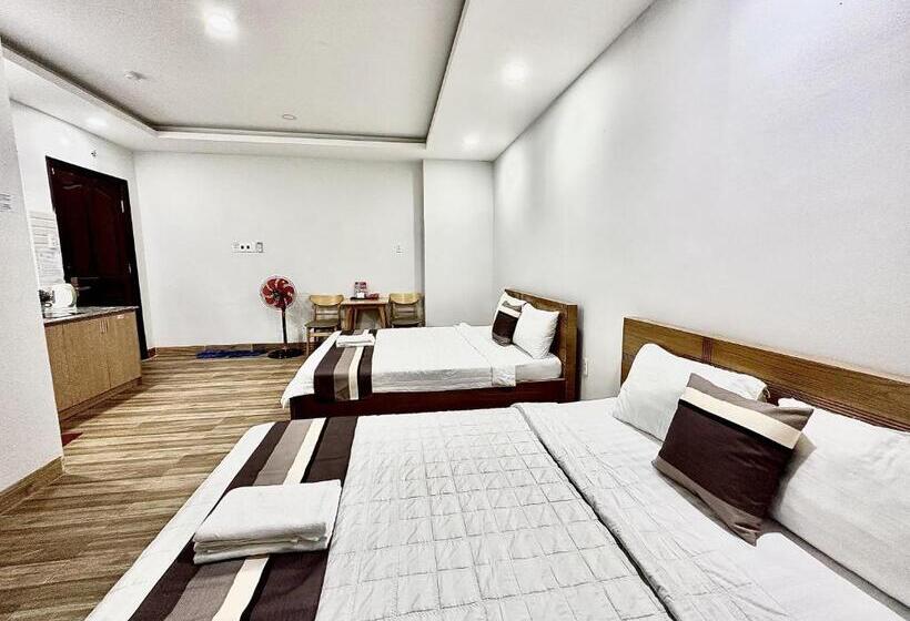 Fotos del hotel Reddoorz Plus Near Etown 2:  6