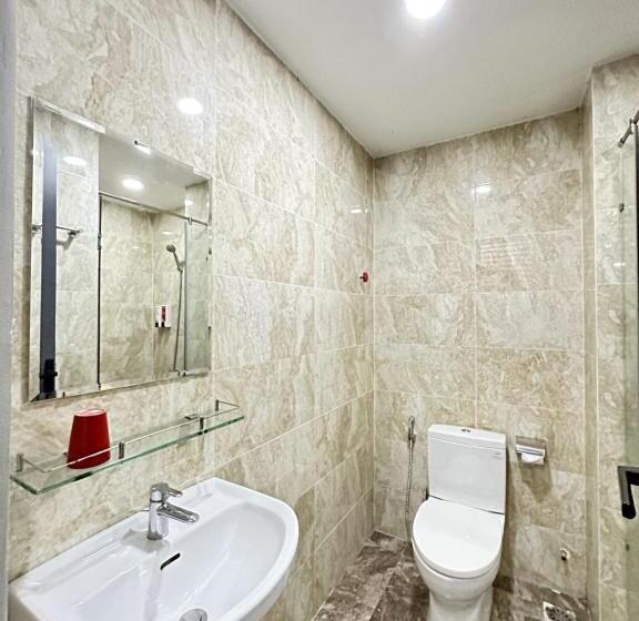 Fotos del hotel Reddoorz Plus Near Etown 2:  2