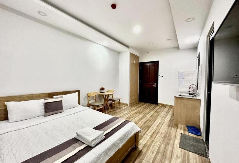 Fotos del hotel Reddoorz Plus Near Etown 2:  9