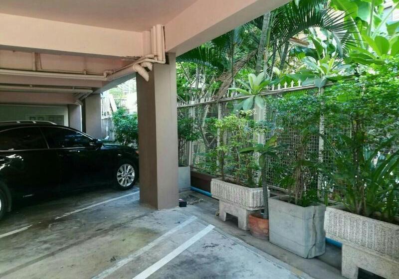 Le Vanvarothai Saladaeng Residence