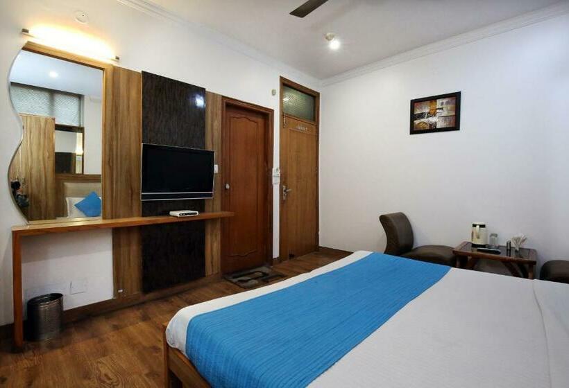 OYO 9230 Hotel Royal Brooks