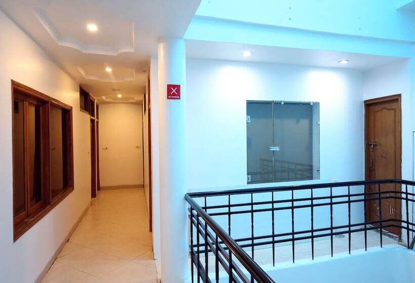 Fotos del hotel OYO 9230 Hotel Royal Brooks:  2