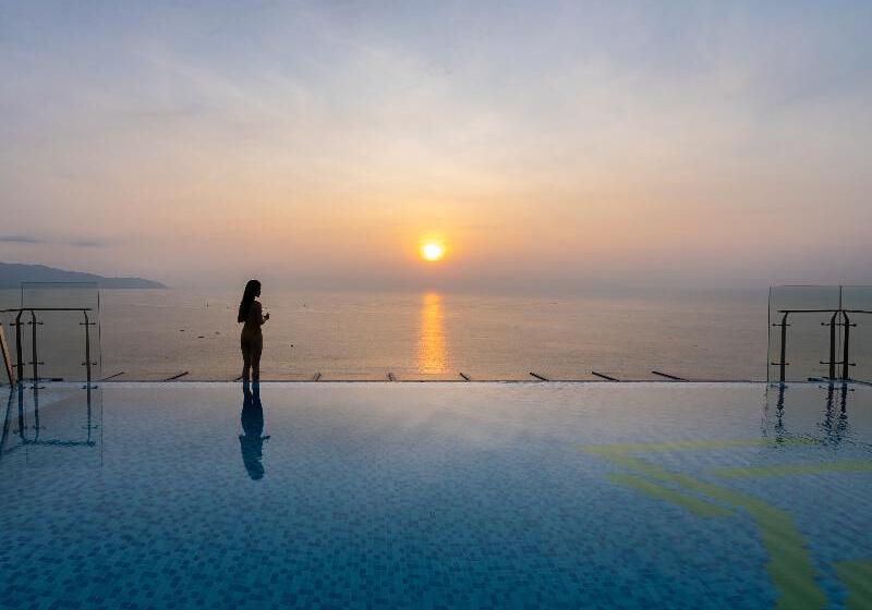 Maximilan Danang Beach