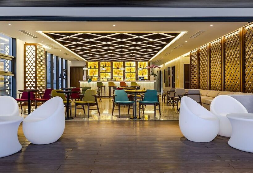 Fotos del hotel Maximilan Danang Beach:  21