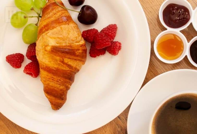 Fotos del hotel Isha:  11