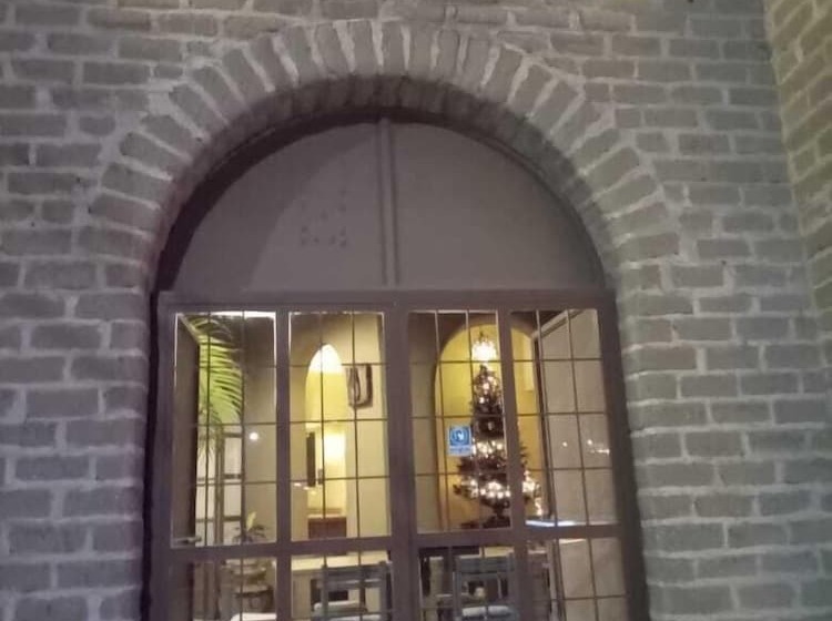 Capital O  Terracota