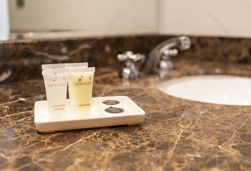 Britania Crystal Collection