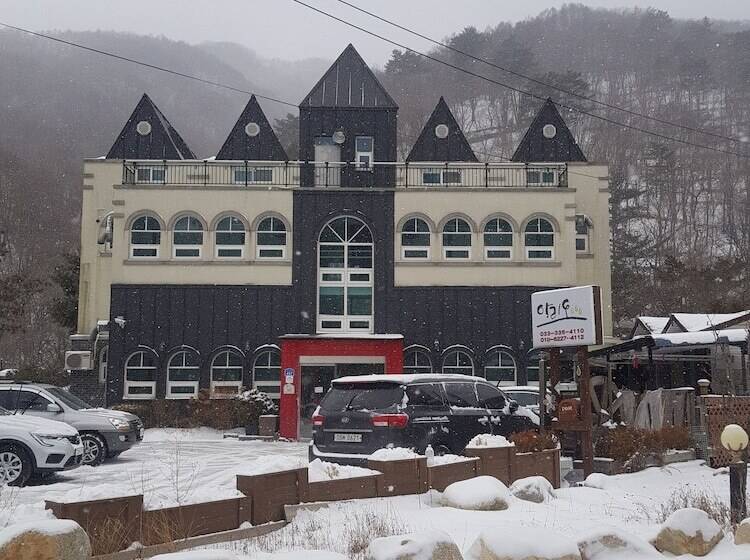 Fotos del hotel Ario Pension:  1