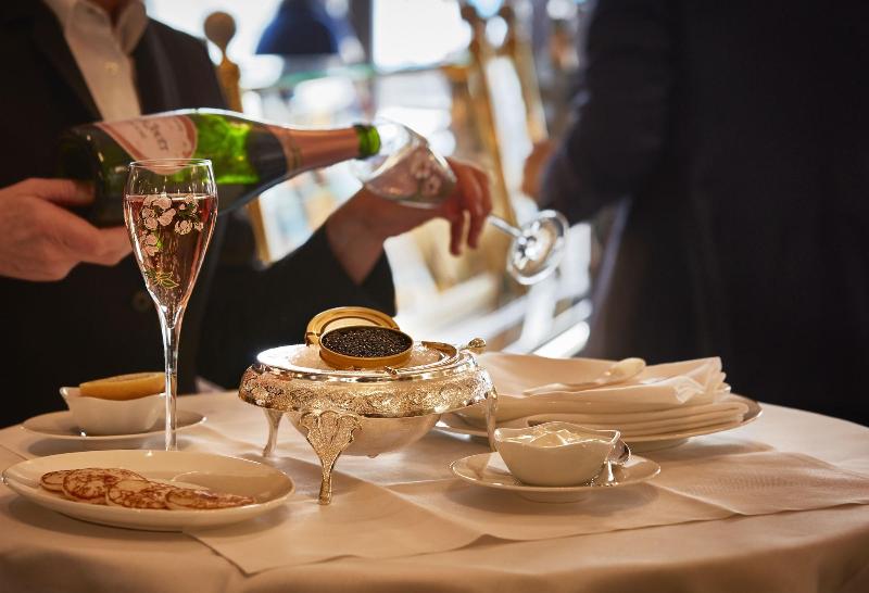 Fotos del hotel The Dufour, Suites & Rooms By Hotel Schweizerhof:  19