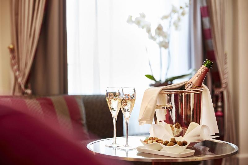 Fotos del hotel The Dufour, Suites & Rooms By Hotel Schweizerhof:  17